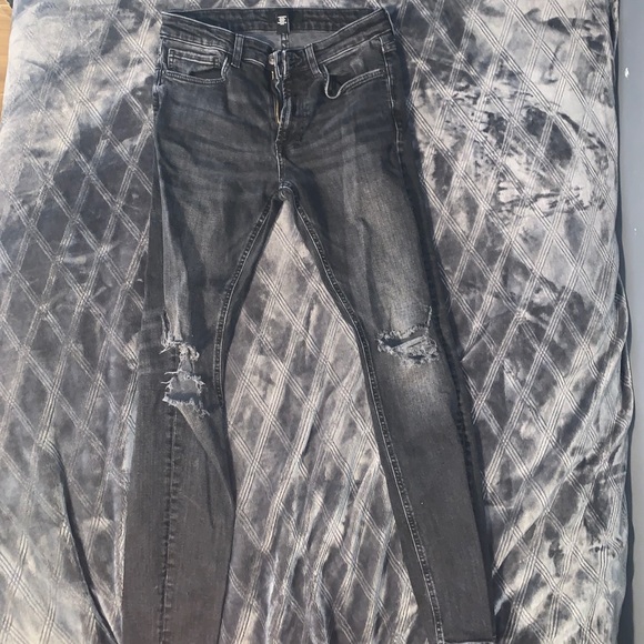 Forever21 Black Skinny Jeans 32 great condition - Picture 1 of 1